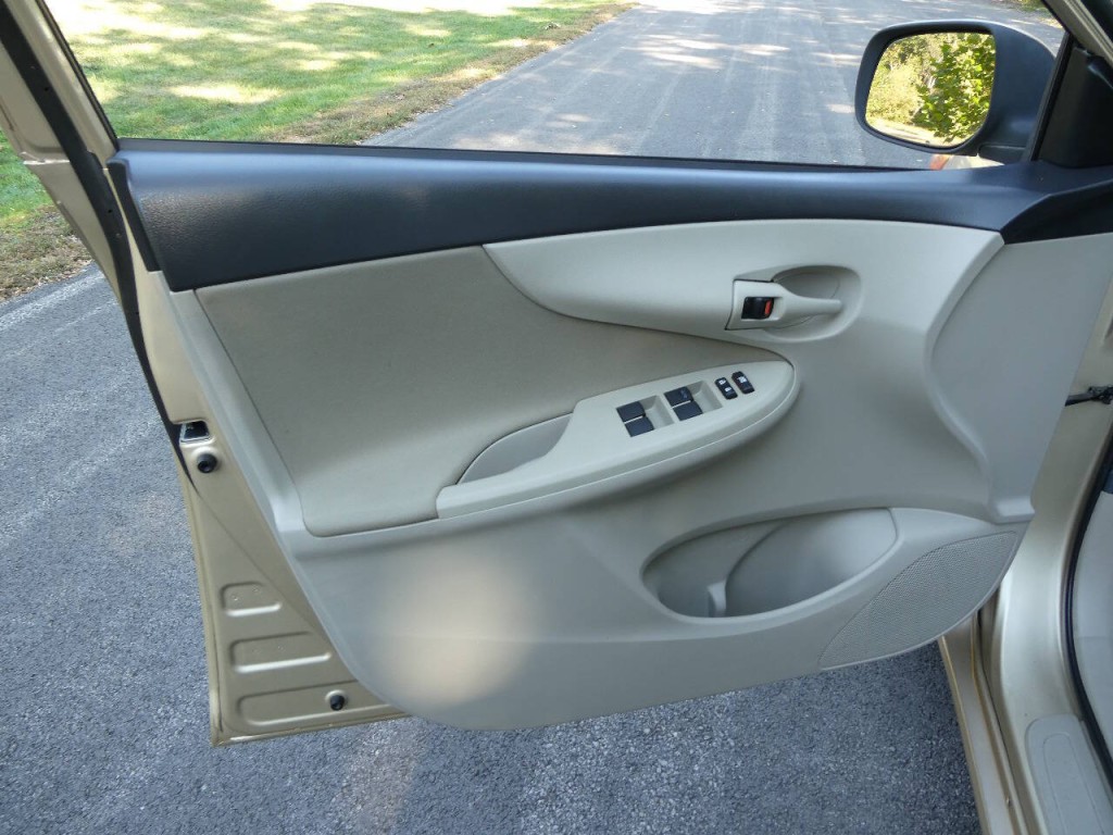2012 Toyota Corolla Image 16
