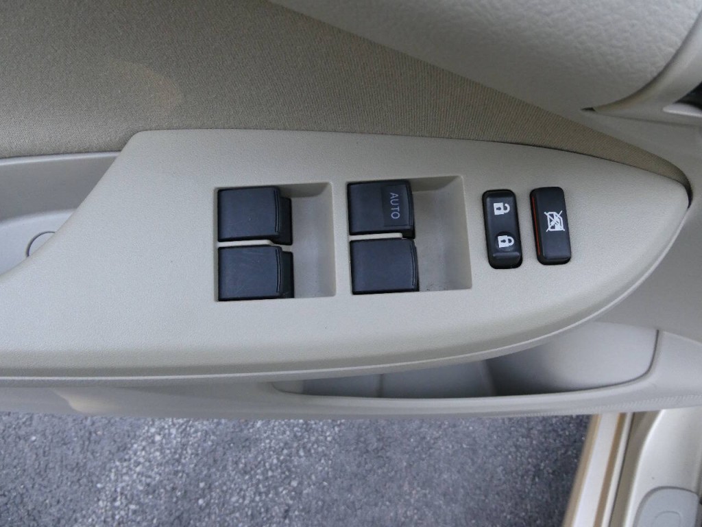 2012 Toyota Corolla Image 17