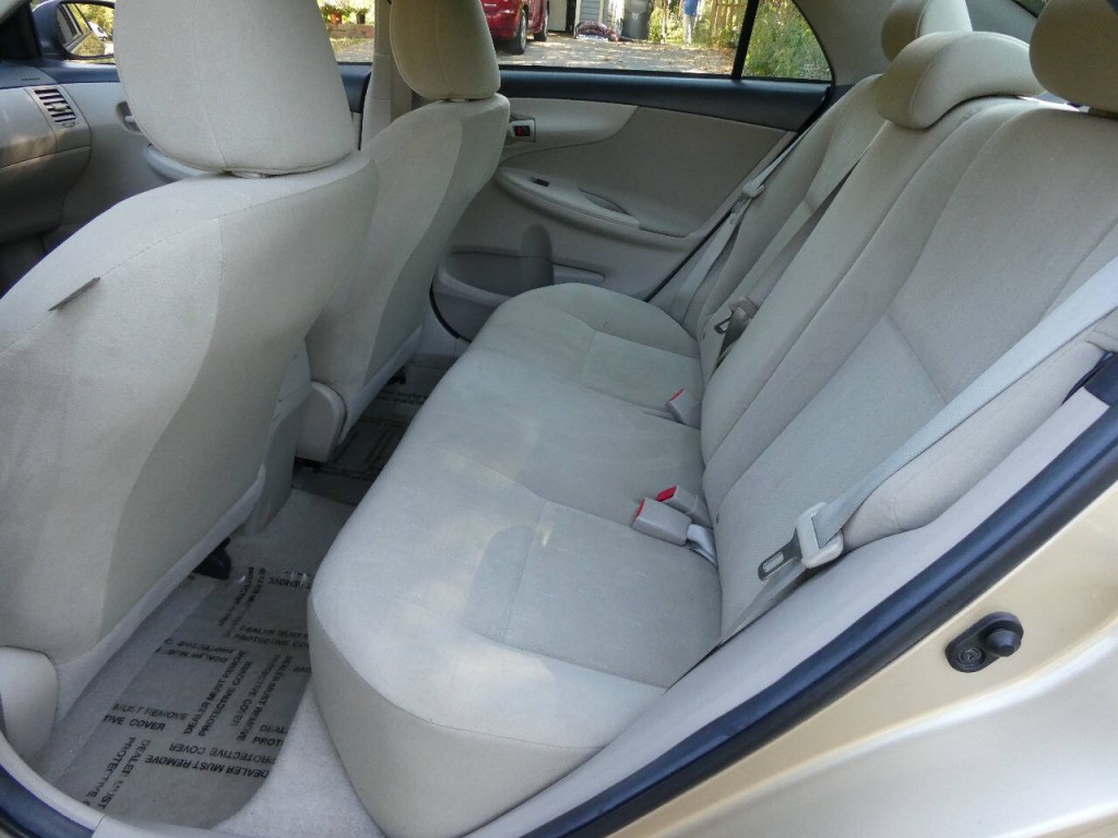 2012 Toyota Corolla Image 18