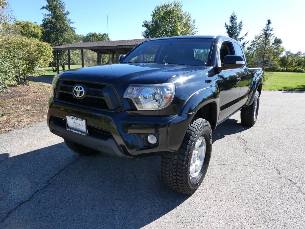 2015 Toyota Tacoma Image 1