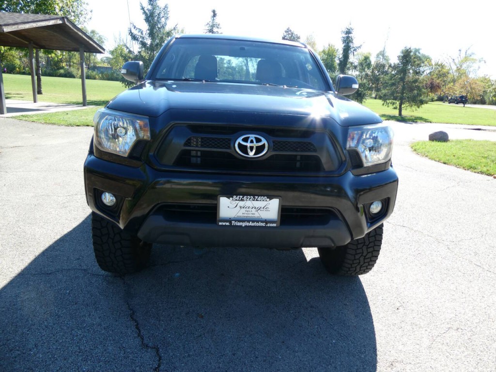 2015 Toyota Tacoma Image 2