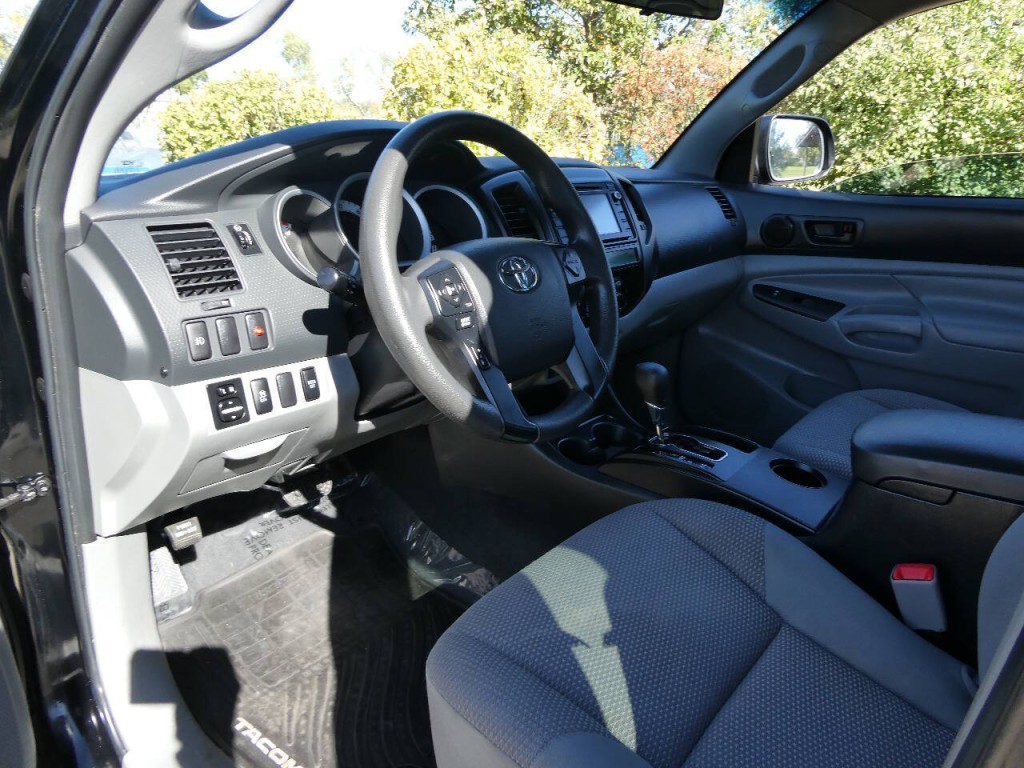 2015 Toyota Tacoma Image 11