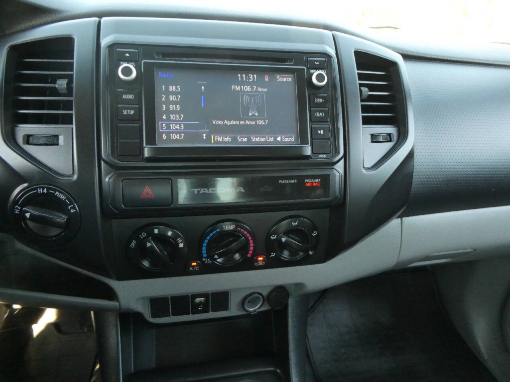 2015 Toyota Tacoma Image 16