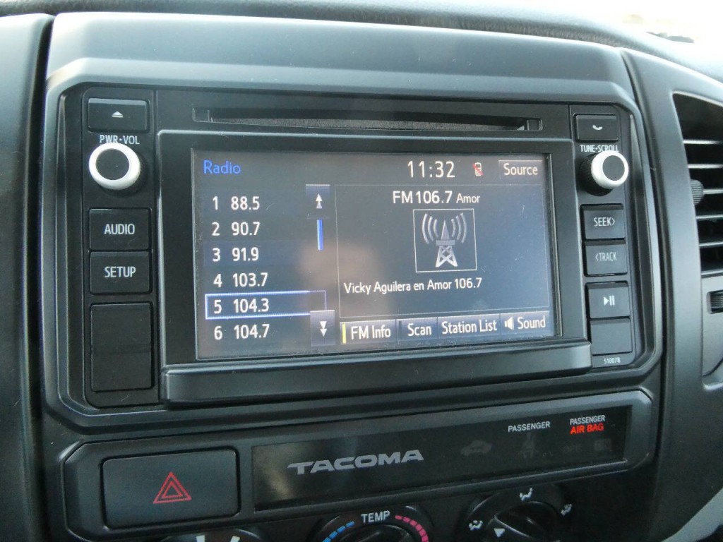 2015 Toyota Tacoma Image 17