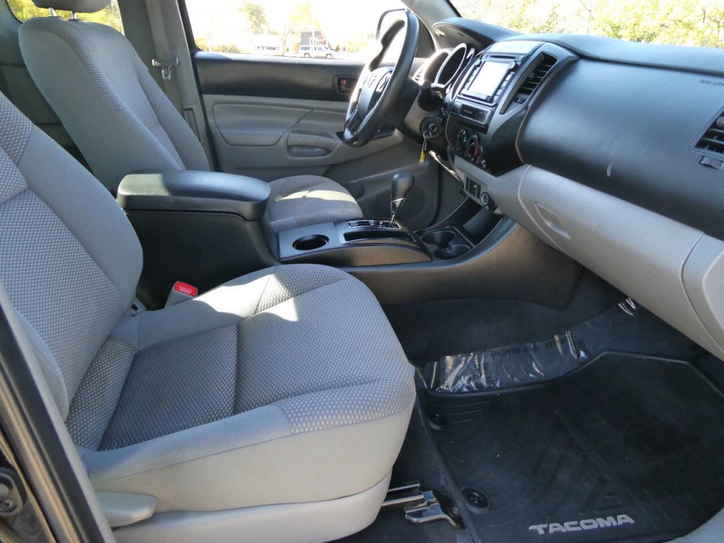 2015 Toyota Tacoma Image 22