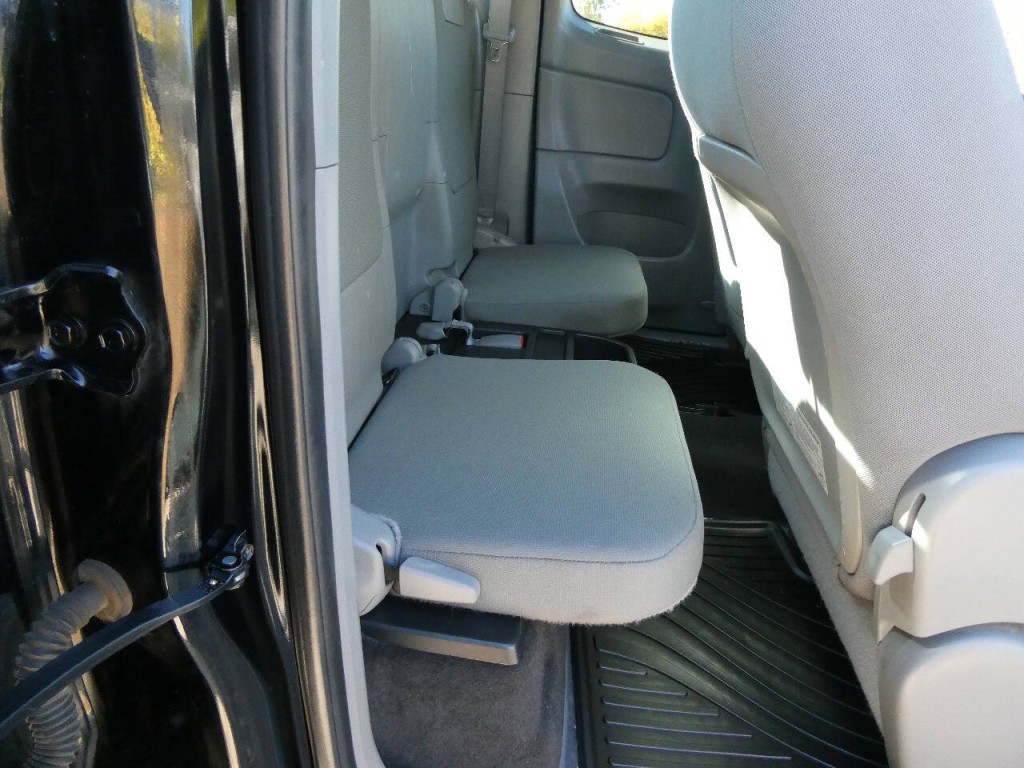 2015 Toyota Tacoma Image 24