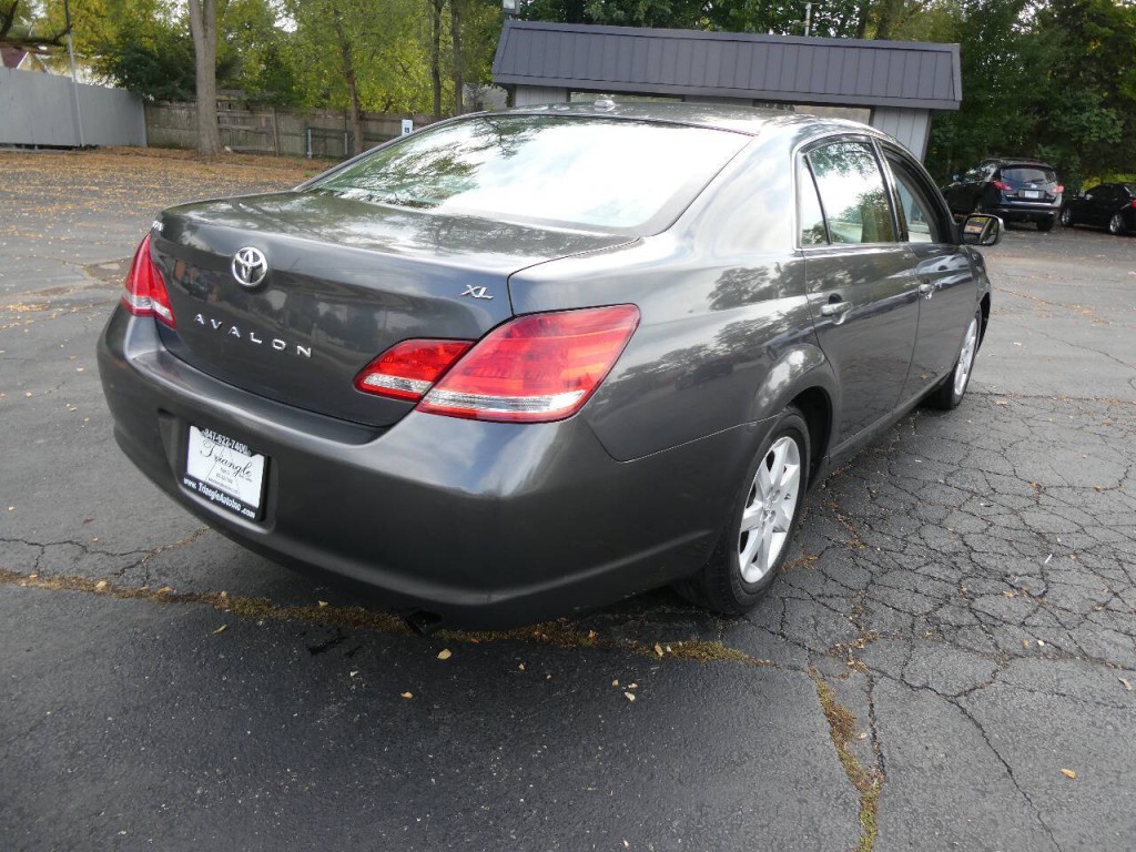 2010 Toyota Avalon Image 5