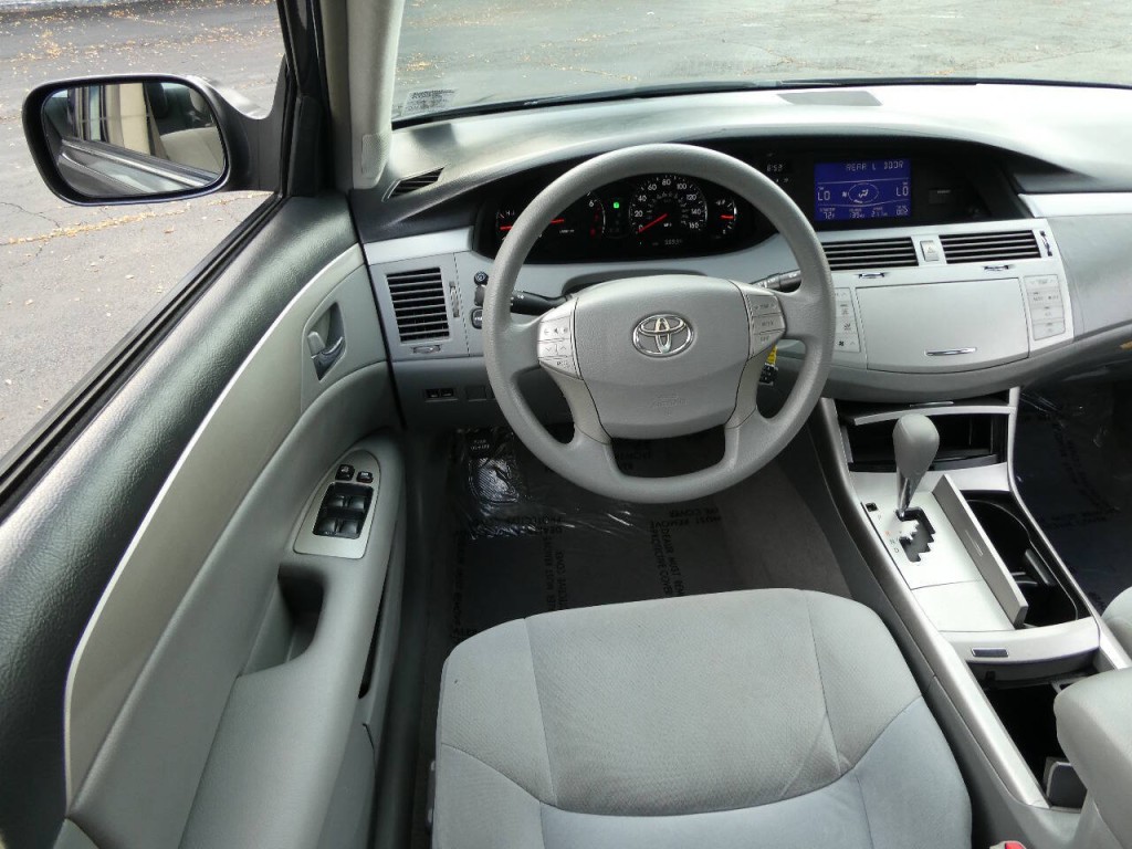 2010 Toyota Avalon Image 9