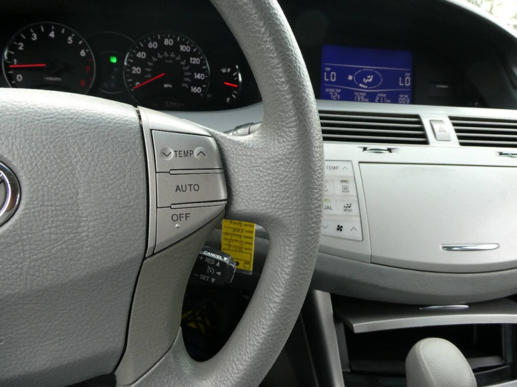 2010 Toyota Avalon Image 12