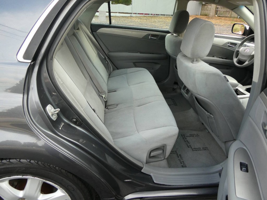 2010 Toyota Avalon Image 17