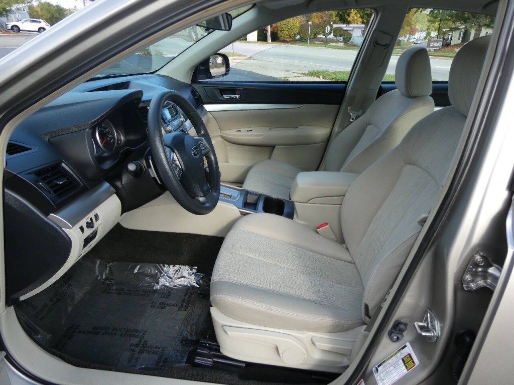 2014 Subaru Legacy Image 8