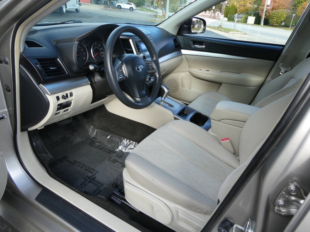 2014 Subaru Legacy Image 9