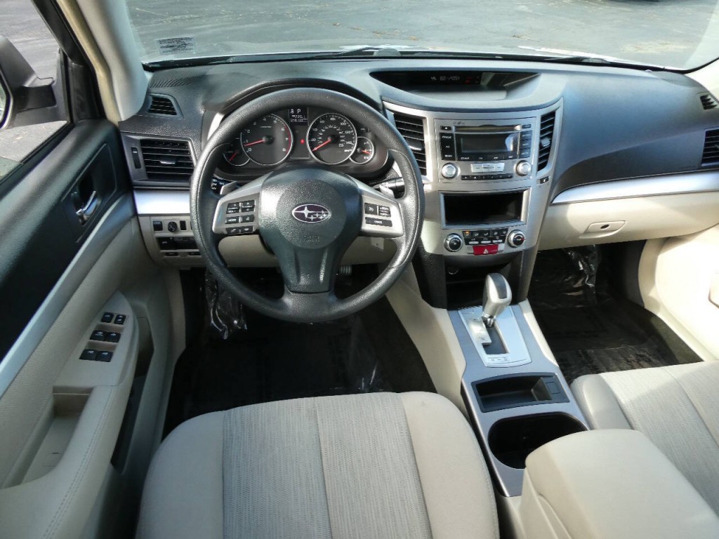 2014 Subaru Legacy Image 10