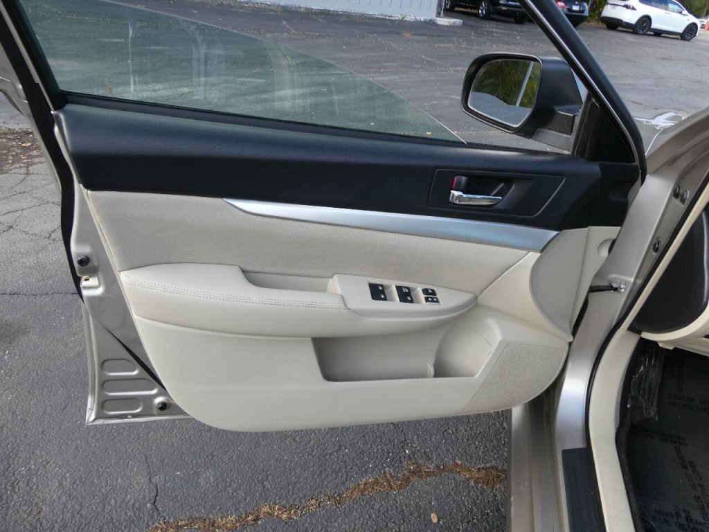2014 Subaru Legacy Image 17