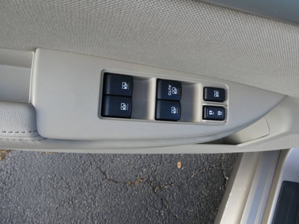 2014 Subaru Legacy Image 18