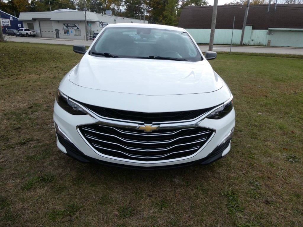 2023 Chevrolet Malibu Image 2