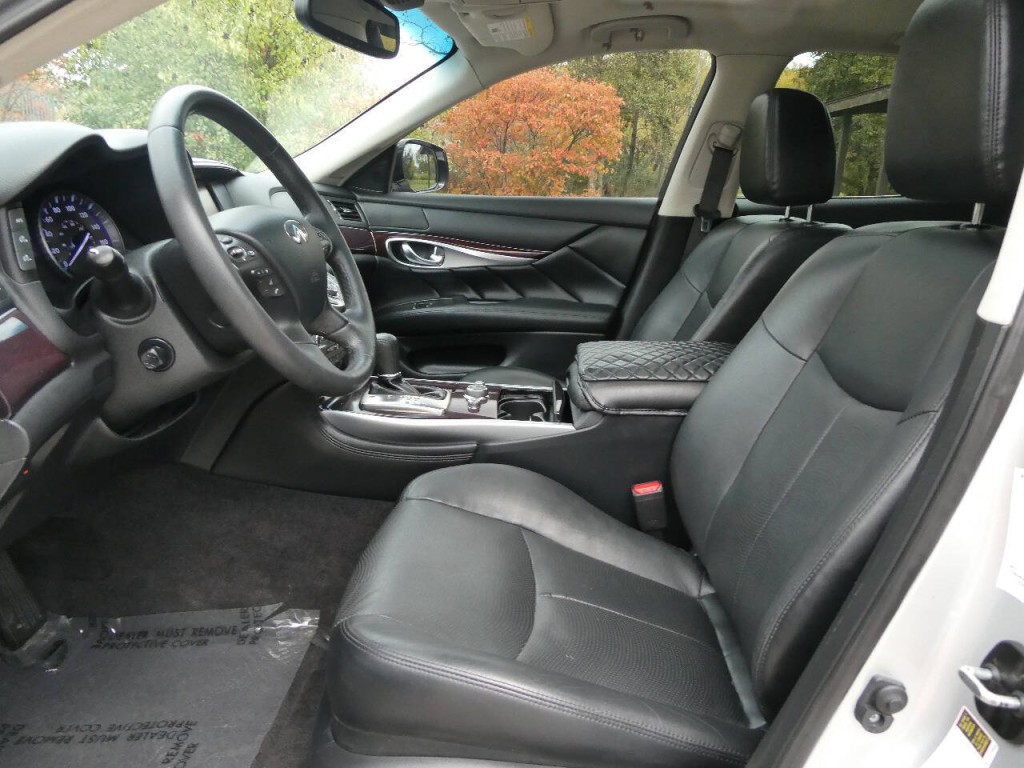 2019 INFINITI Q70 Image 8