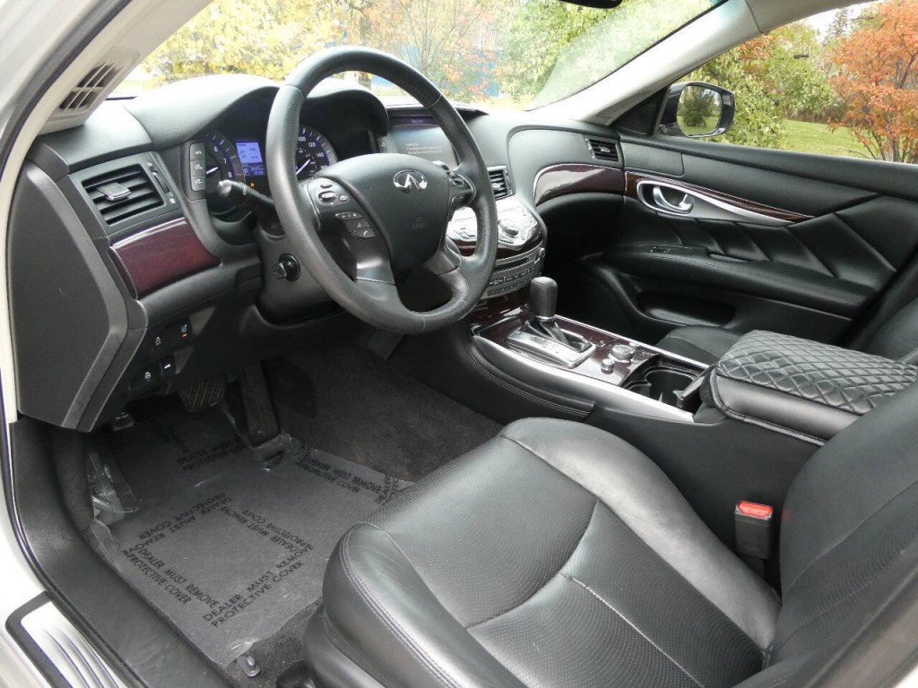 2019 INFINITI Q70 Image 9