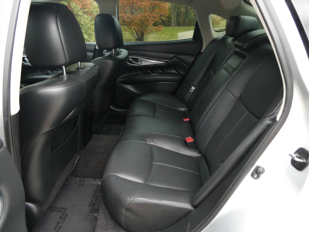 2019 INFINITI Q70 Image 30