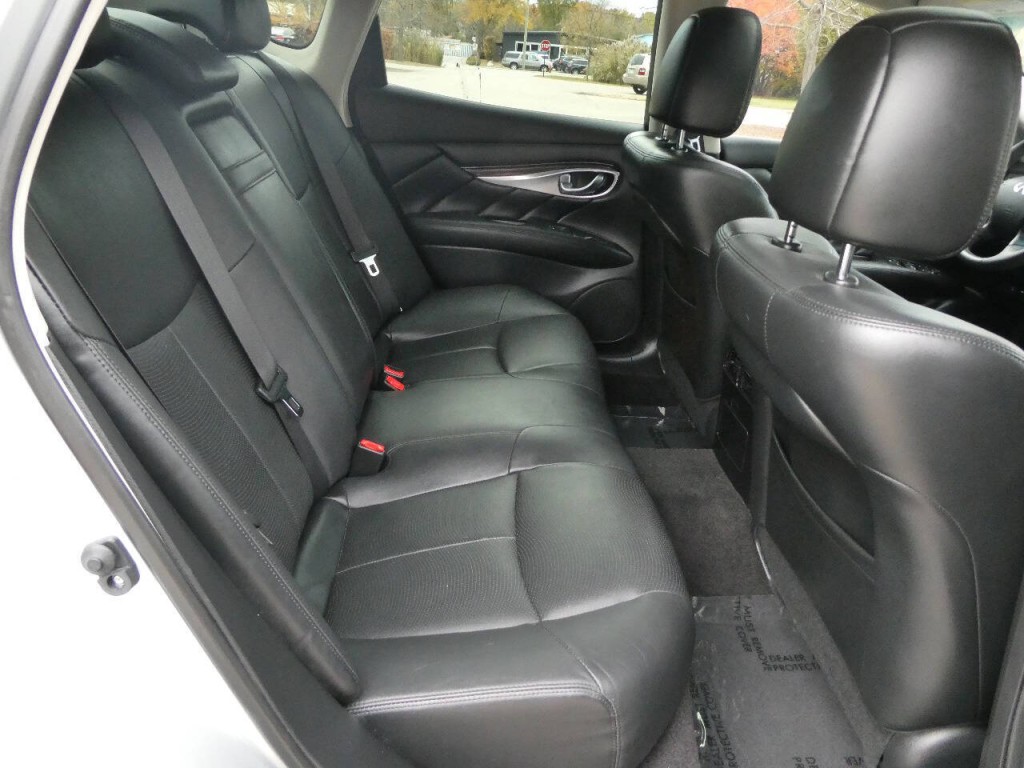 2019 INFINITI Q70 Image 31