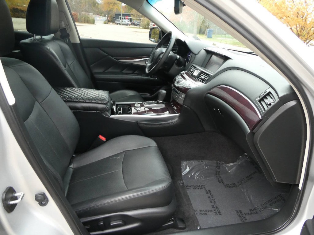 2019 INFINITI Q70 Image 32