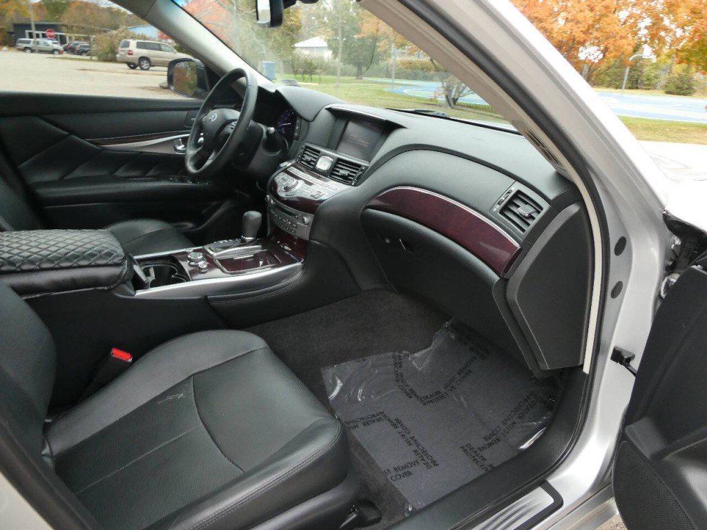 2019 INFINITI Q70 Image 33