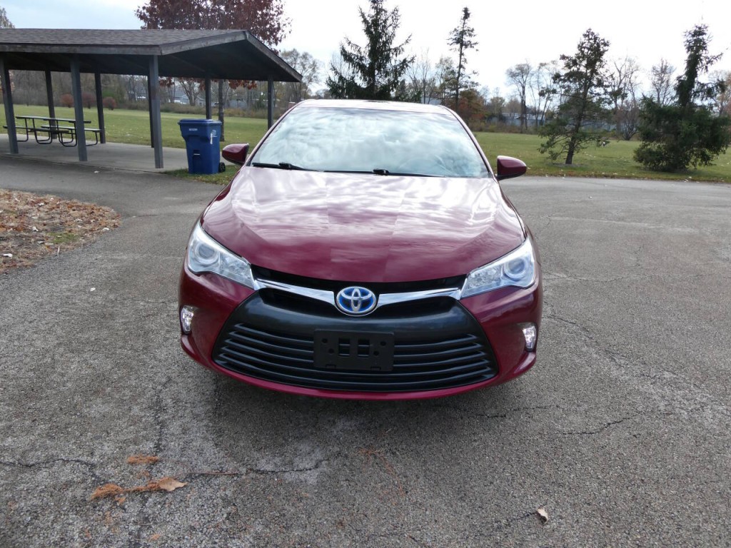 2017 Toyota Camry Image 2