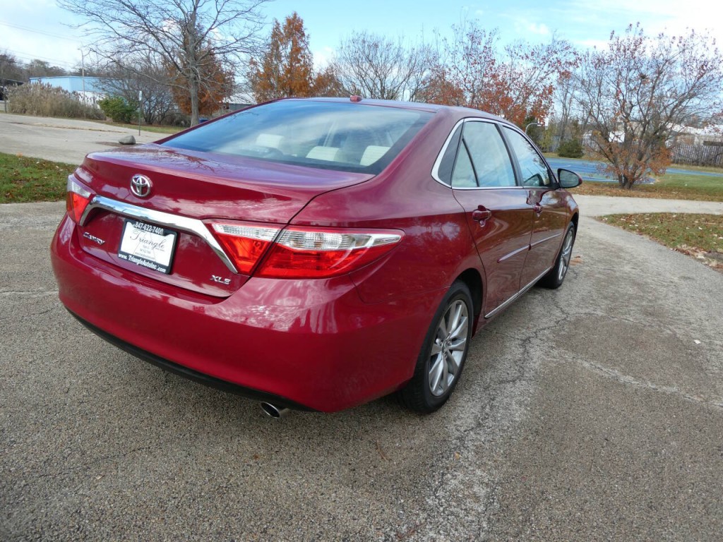 2017 Toyota Camry Image 4
