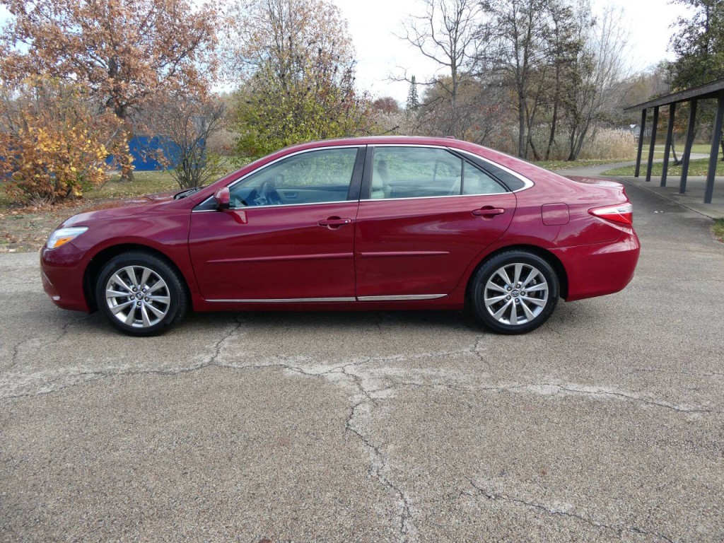 2017 Toyota Camry Image 7