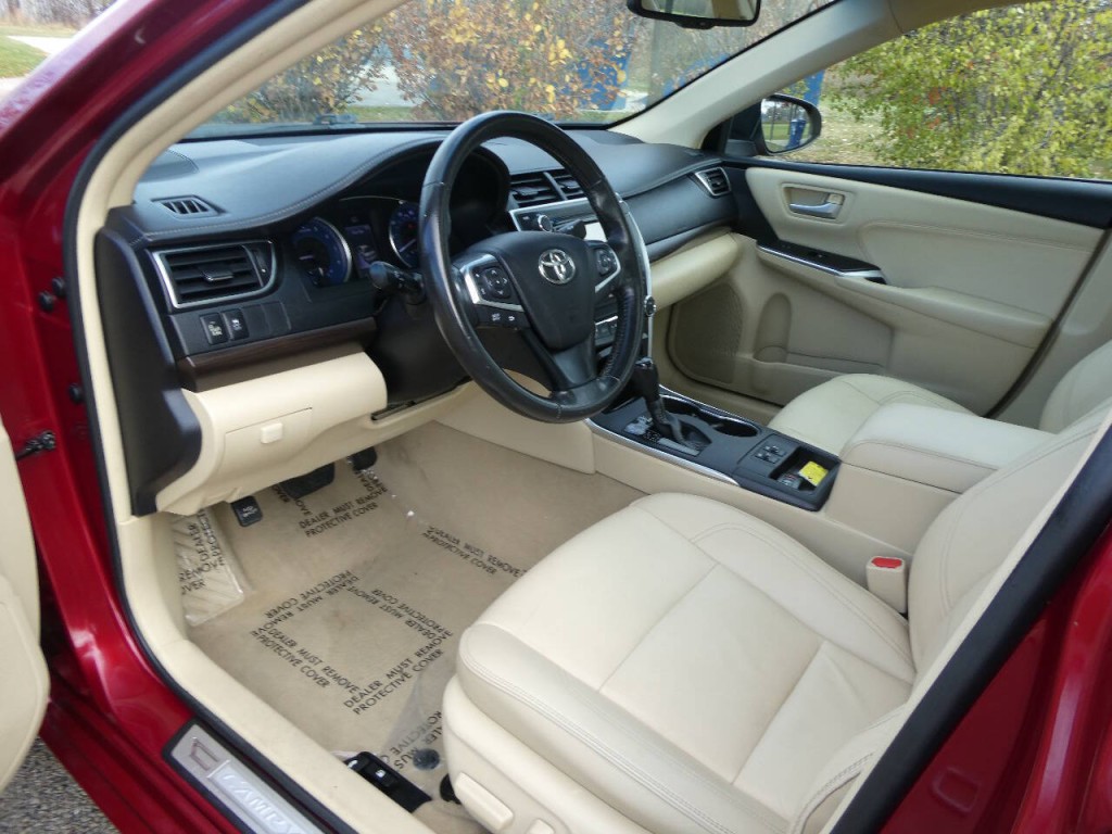 2017 Toyota Camry Image 9