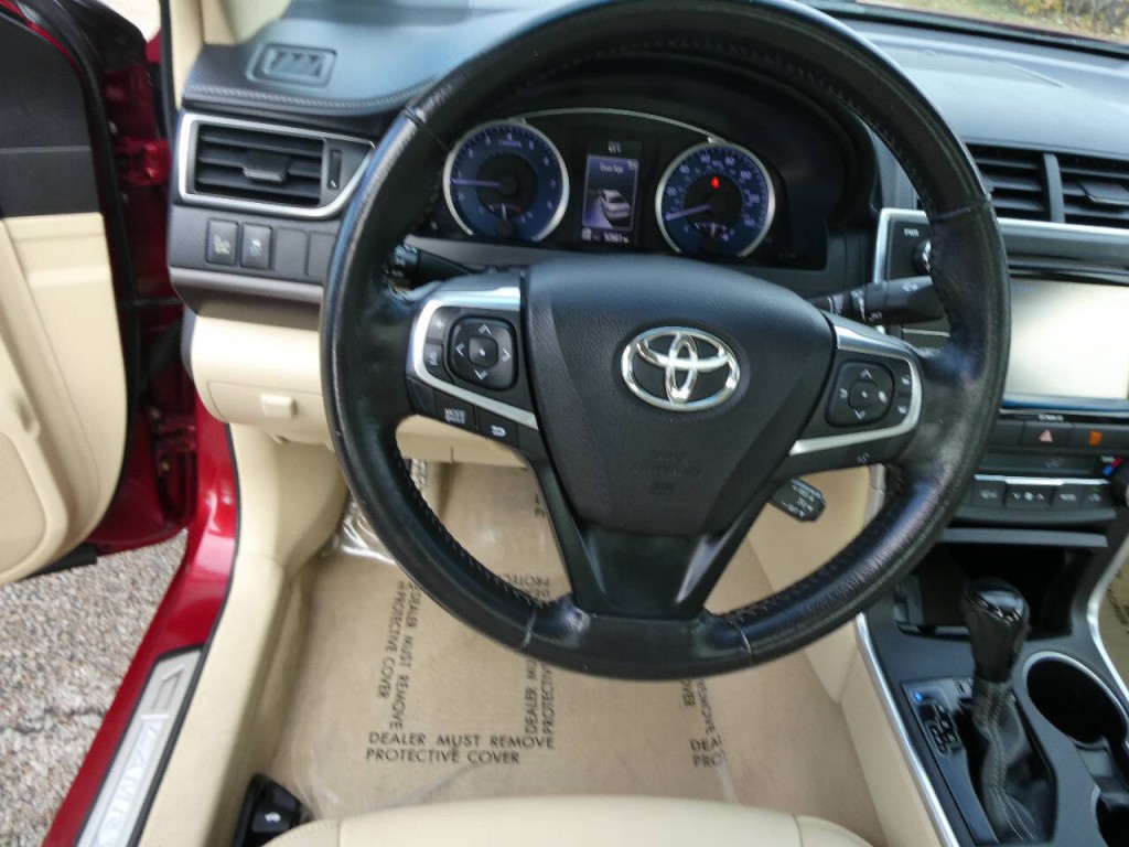 2017 Toyota Camry Image 11