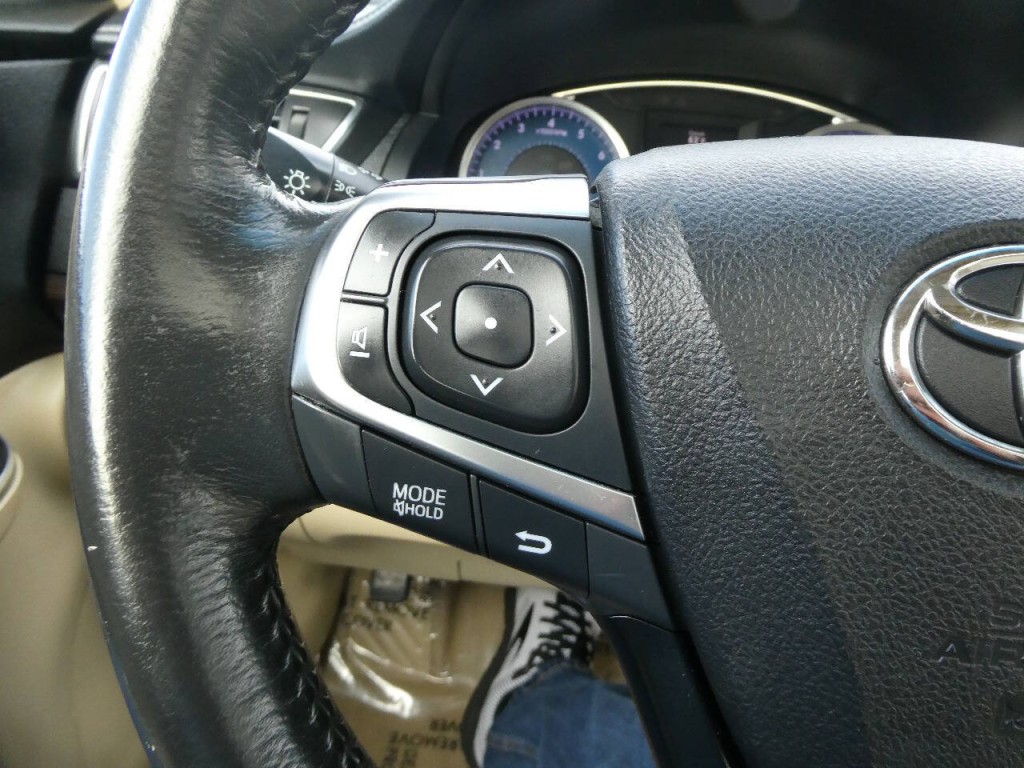 2017 Toyota Camry Image 12