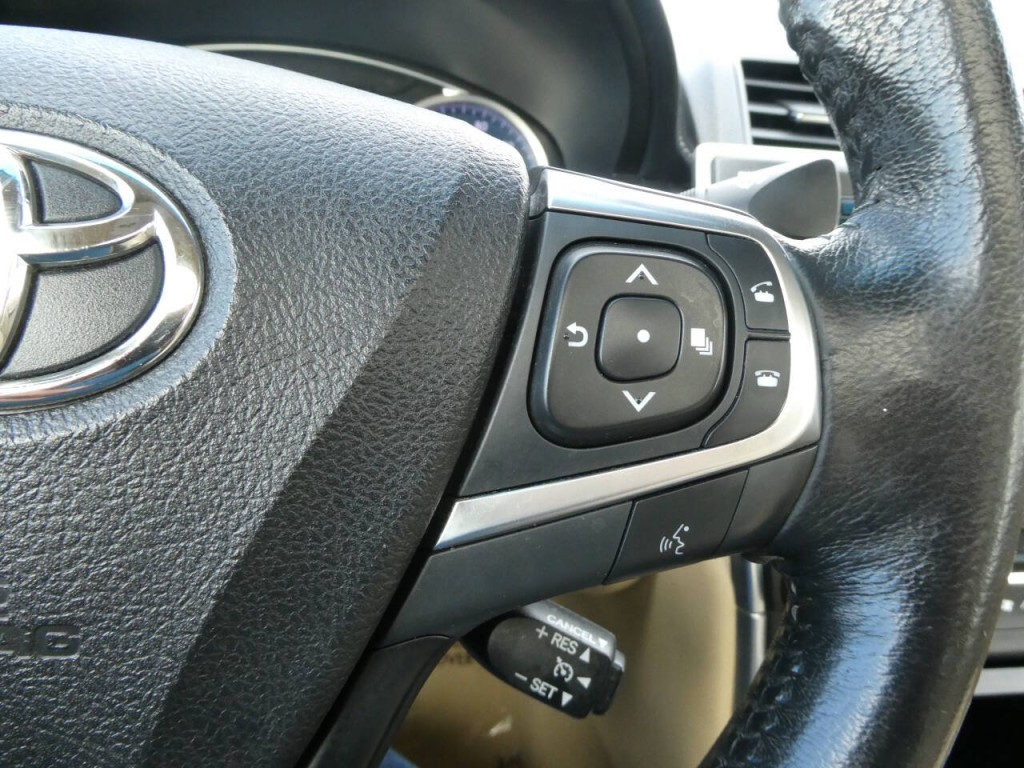 2017 Toyota Camry Image 13