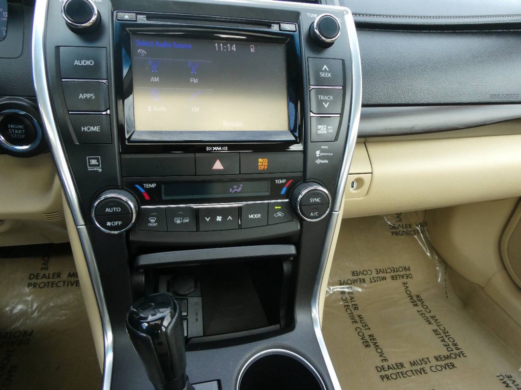 2017 Toyota Camry Image 15