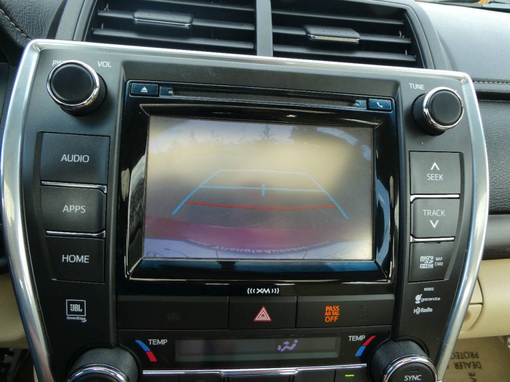 2017 Toyota Camry Image 16