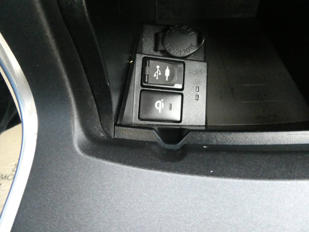 2017 Toyota Camry Image 19