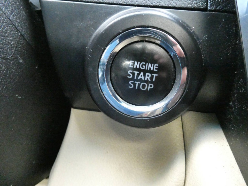 2017 Toyota Camry Image 21