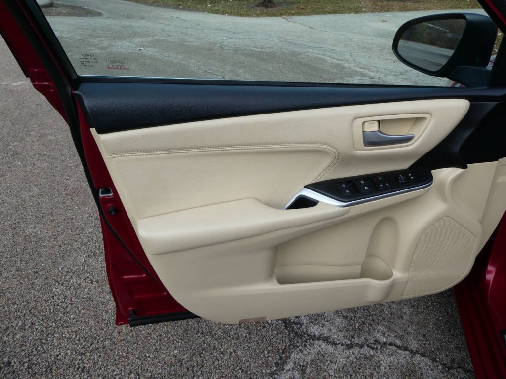 2017 Toyota Camry Image 22