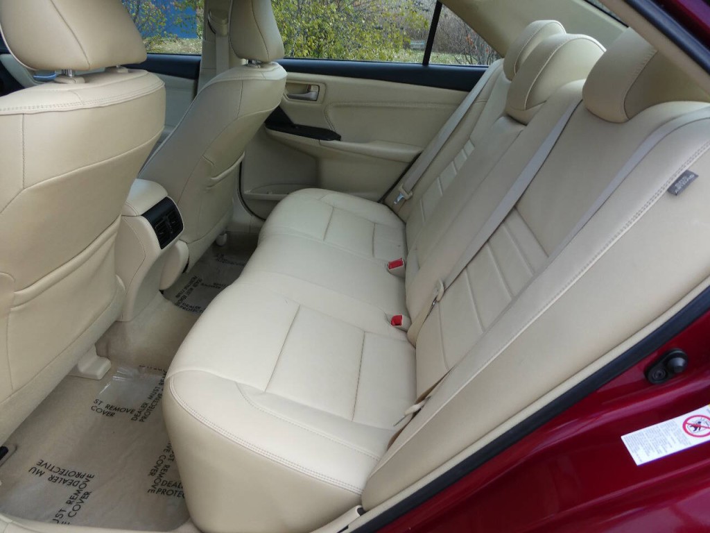 2017 Toyota Camry Image 25