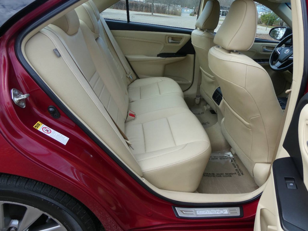 2017 Toyota Camry Image 26