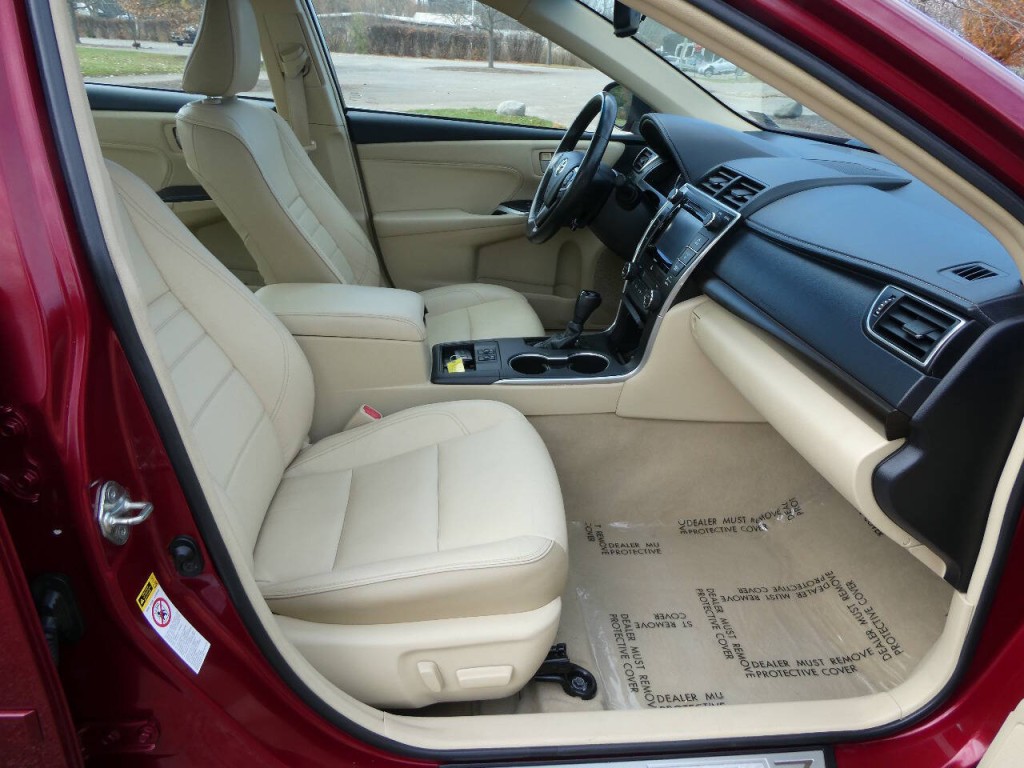 2017 Toyota Camry Image 28