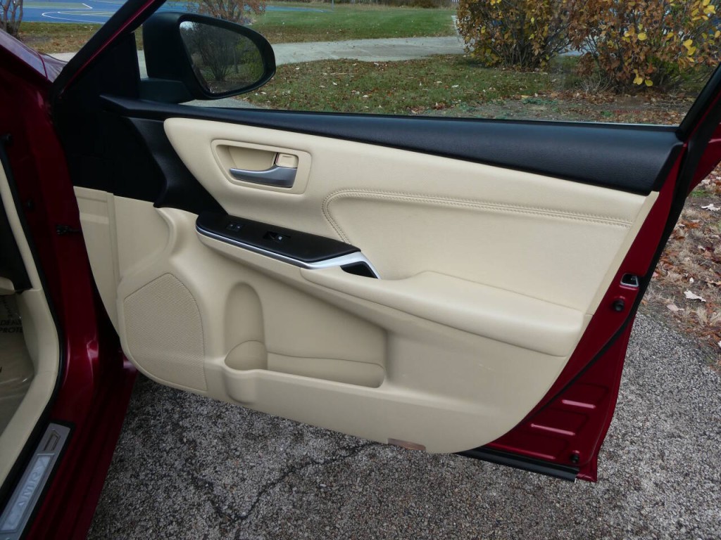 2017 Toyota Camry Image 29