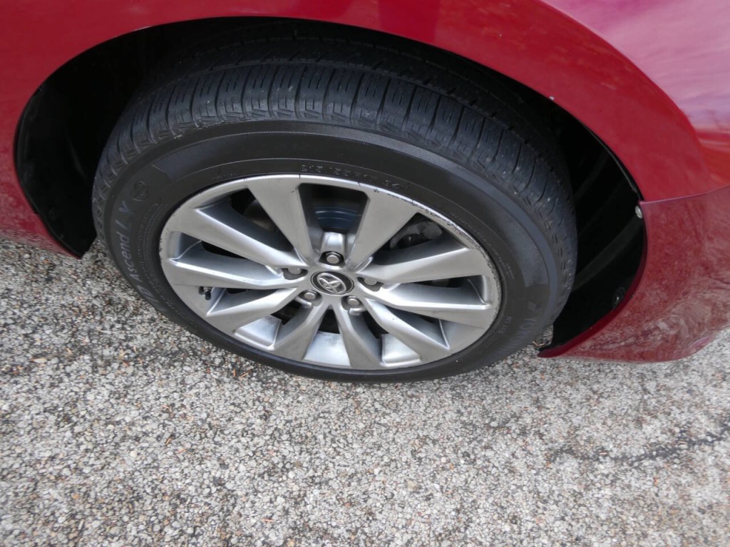 2017 Toyota Camry Image 32