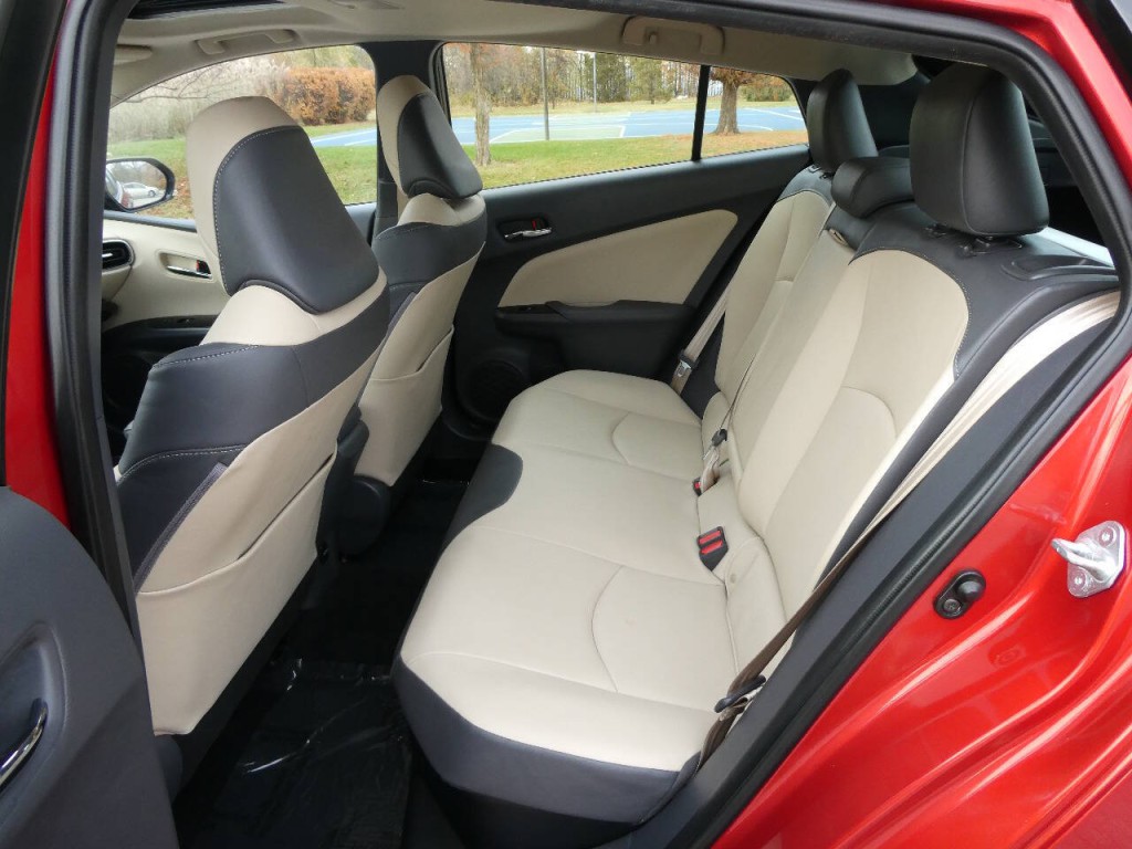 2016 Toyota Prius Image 30