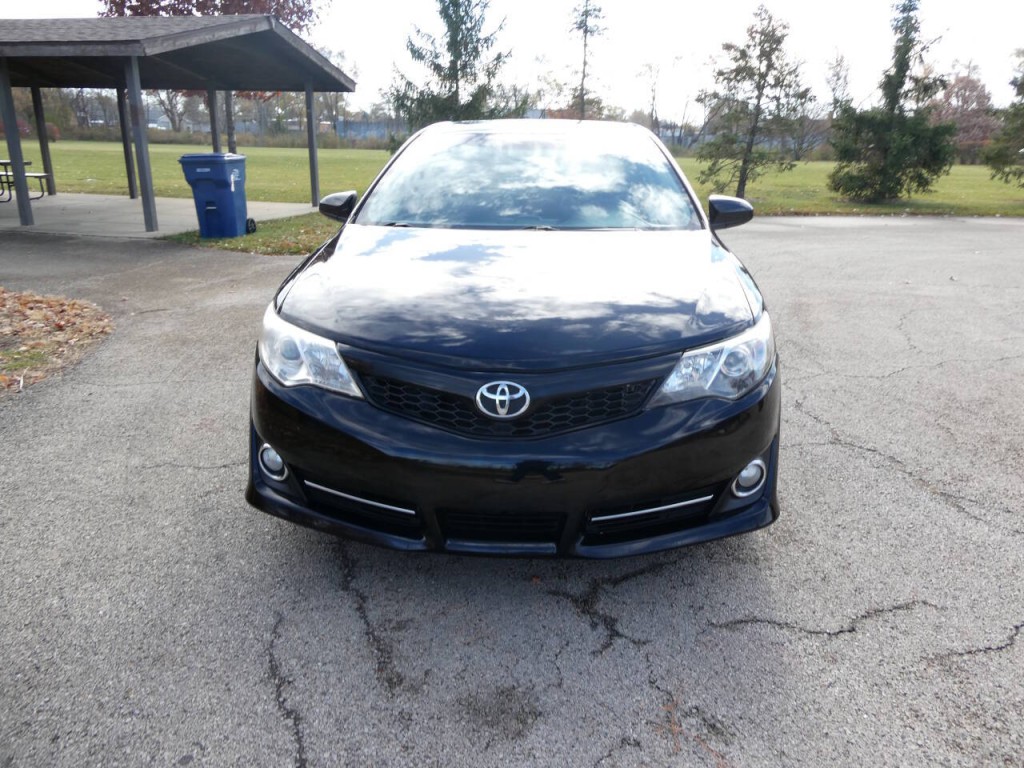 2014 Toyota Camry Image 2