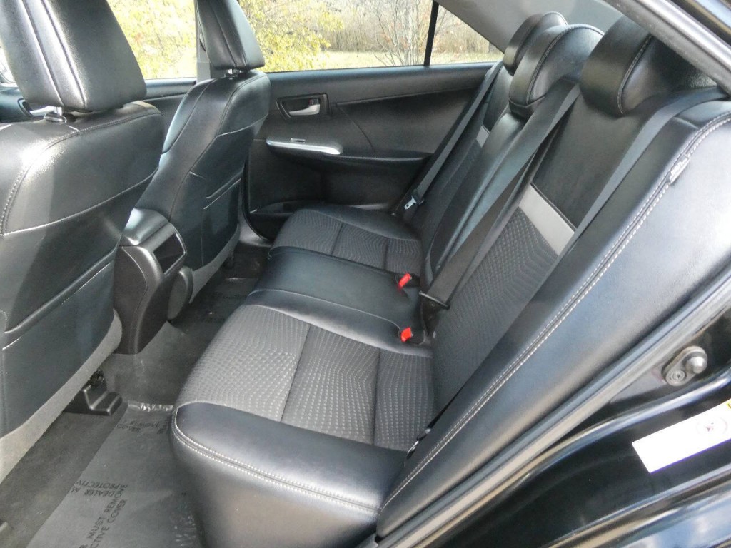 2014 Toyota Camry Image 17