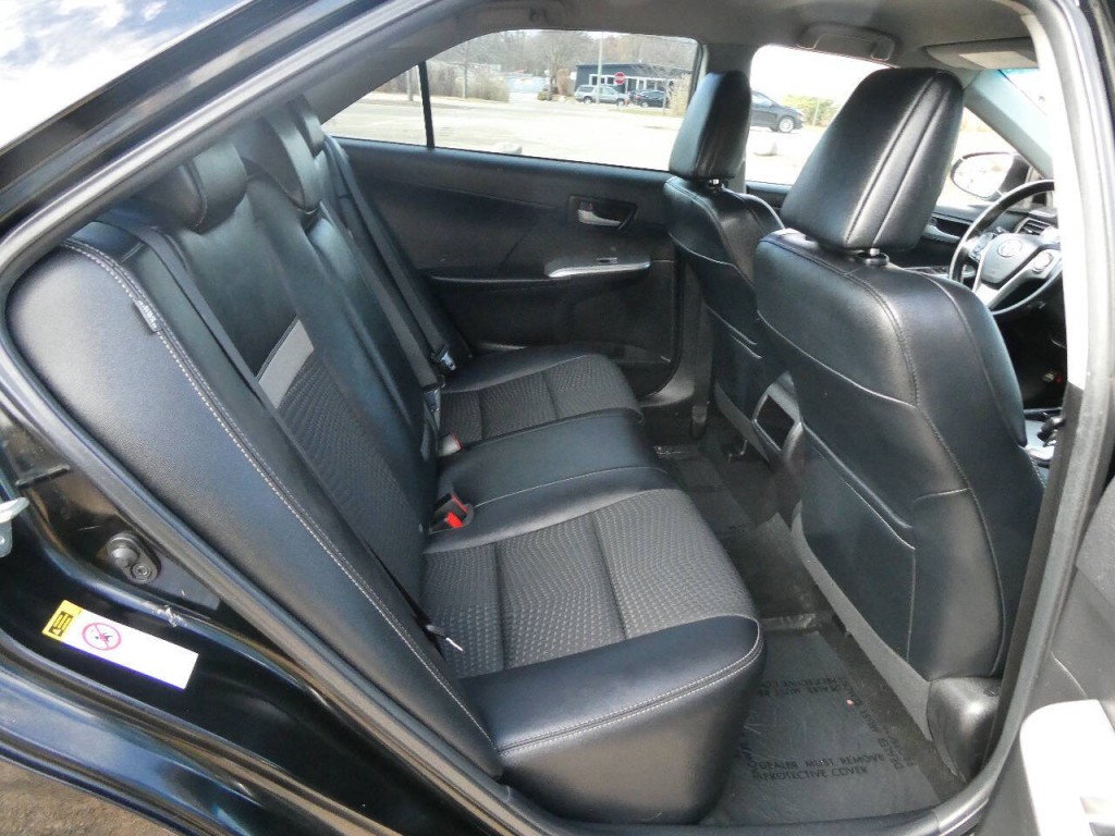 2014 Toyota Camry Image 18