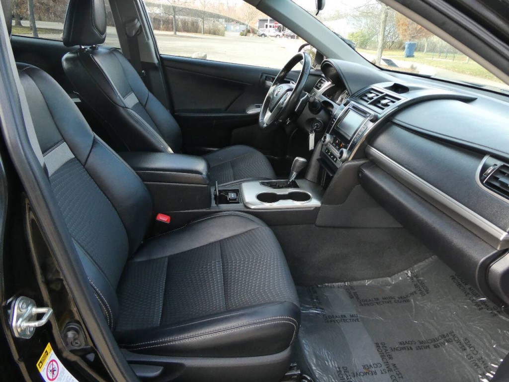 2014 Toyota Camry Image 19