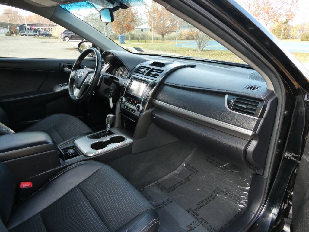 2014 Toyota Camry Image 20