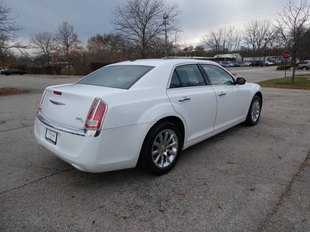 2011 Chrysler 300 Image 5